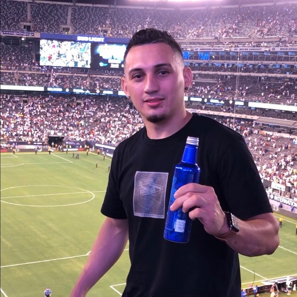 Meet your Posher, Fernando - Picture 1 of 1